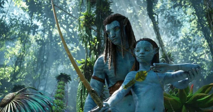 Avatar: The Way of Water printscreen, Jake teaching his child how to shoot 