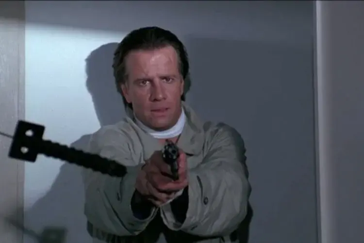 The Hunted movie scene where Christopher Lambert is holding a gun